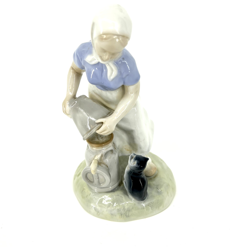 ANDREA by SADEK Porcelain Woman Pouring Milk Can Cat Blue Beige Japan 7778 Vtg